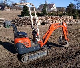 Výkopu mini bagrem