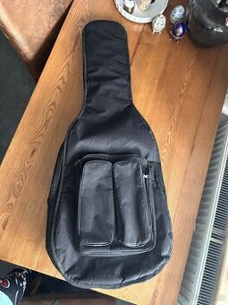 Pouzdro/Obal na velkou kytaru.