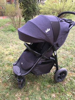 Prodám sportovní kočárek Joie – lehký, skladný, TOP stav