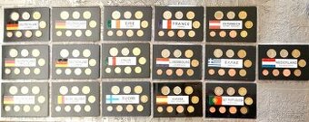 Prodám 16 kompletních sad euromincí v ochranných pouzdrech.