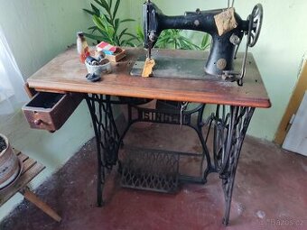 Prodám Šicí stroj THE SINGER MANFG.CO. TRADE MARK,New York