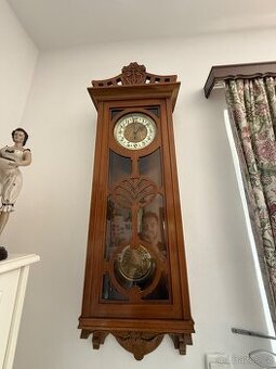 Secesní hodiny Kienzle – jednozávažové, funkční