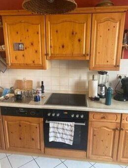 Útulná kuchyně borovice masiv se spotřebiči,6461