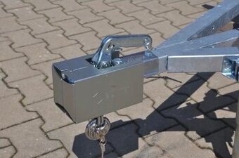 Zámek k přívěsnému vozíku