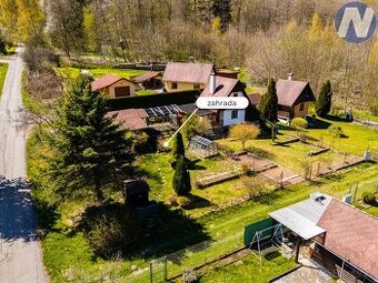 Zahrada s chatou v klidné zahrádkářské kolonii, Leptač u Pra