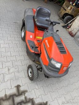 Zahradní traktor husqvarna