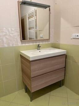 Koupelnová skříňka Ikea + zrcadlo