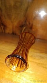Ambrová váza z lisovaného skla - 1