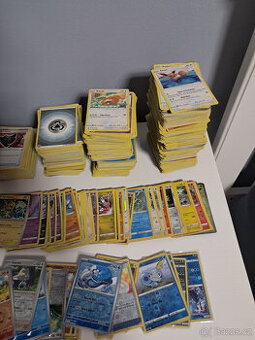 Originální Pokémon karty - 1306 ks