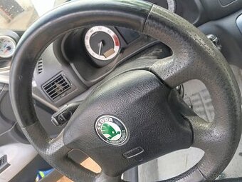 Prodám volant z erbegem na Octavii 1