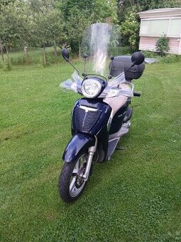 Skútr Aprilia 200
