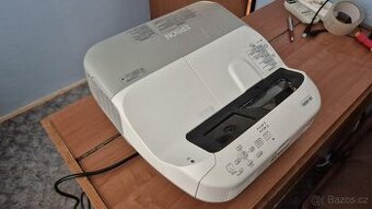 Interaktivní projektor Epson EB 485 Wi - 1