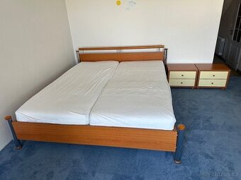 Prodám ložnici - postel, noční stolky komodu