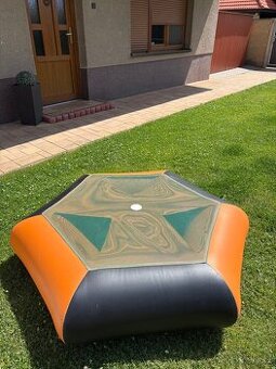 Nafukovací trampolína