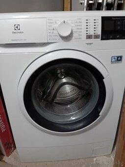 Pračka Electrolux PerfectCare 600