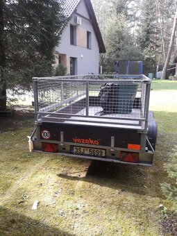 bržděný přívěs