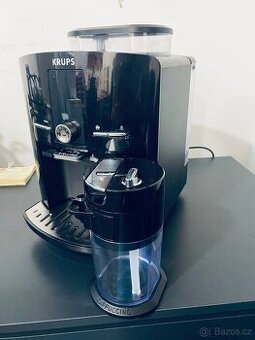 Kávovar Krups LATT'ESPRESSERIA EA829810 černý