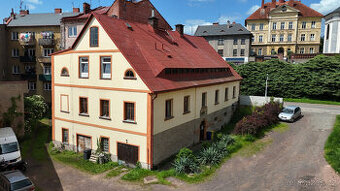 Investice - rodinný dům s byty, kom. prostory a solnou jesk.