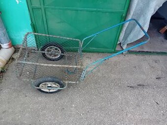 Ruční dvoukolový vozík s kovovým košem