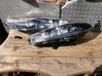FORD FIESTA 2012 - PŘEDNÍ SVĚTLA H7 ,H1 ,LED  s čočkou