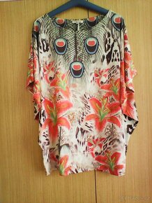 Dámské topy a šaty