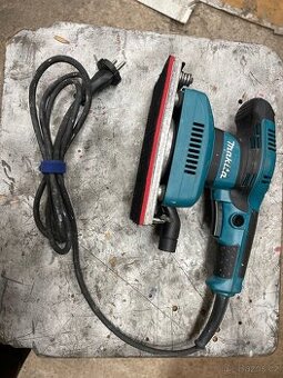 Vibrační bruska Makita BO3711