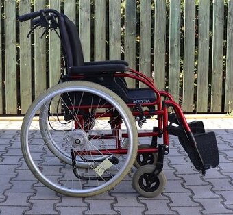 052-Mechanický invalidní vozík Meyra.