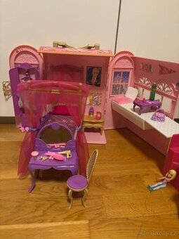 Domeček a šatník pro Barbie (včetně doplňků a  panenek)