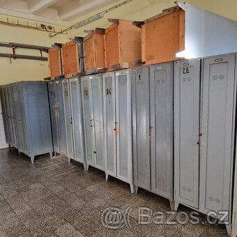 Dřevěné šatní skříňky - průmyslové