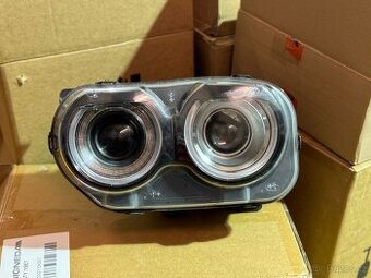 Dodge Challenger přední světlo