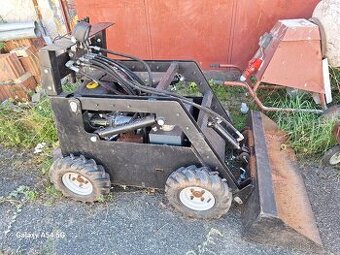 prodám malý zemní stroj-nakladač