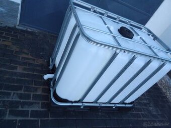 600l Plastová nádrž ibc