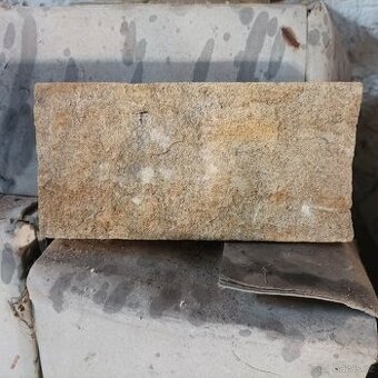 Prodám velmi levně pískovcový obklad dle fotografií