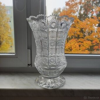 velká broušená váza