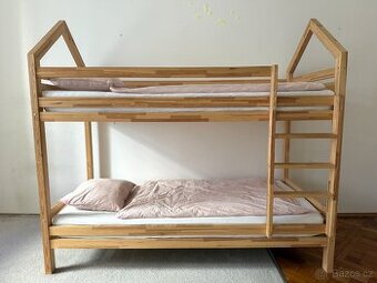 Dětská patrová postel domečková, masivní dřevo, 200×90