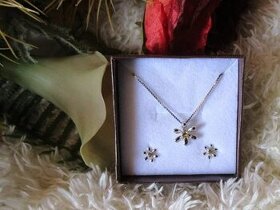 Krásná stříbrná kytičková souprava