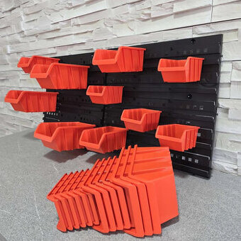 Závěsná plastová stěna, držák s 24 boxy