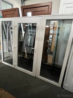 KRÁSNÁ VCHODOVÁ PVC STĚNA SCHUCO TROJSKLA 270x203