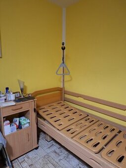 Zdravotní plně polohovací postel