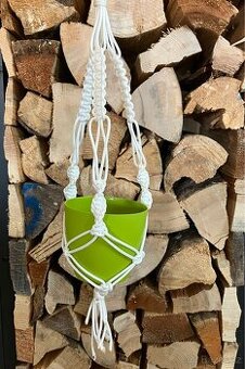 Závěsný květináč macramé