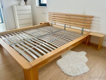 Masivní manželská postel 180x200 cm + 2 polohovatelné rošty