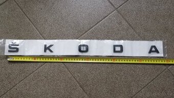 Velký černý nápis Škoda starý nebo nový