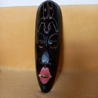 Dřevěná maska z Indonésie