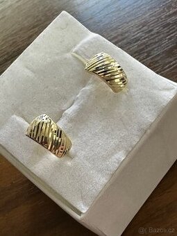 Zlaté náušnice