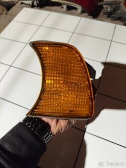 Přední blinkr BMW E34 – levý