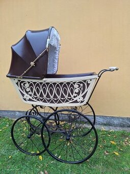 Starožitný kočárek pro miminko č.  1177