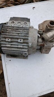 Motor s cerpadlem