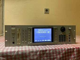 Sampler Akai Professional S5000 V2