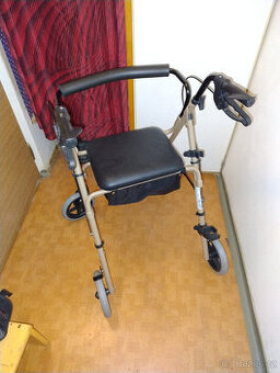 CHODíTKO DMA 103 s / VELMI ZACHOVALÉ