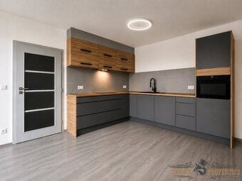 Pronájem bytu 2+kk 55 m² se zahrádkou a garážovým stáním, Pa